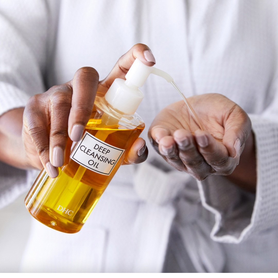 This Cleansing Oil With 10,100+ 5-Star Reviews Revived My Skin This Cleansing Oil With 10,100+ 5-Star Reviews Revived My Skin